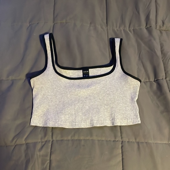 crop top - Picture 3 of 4